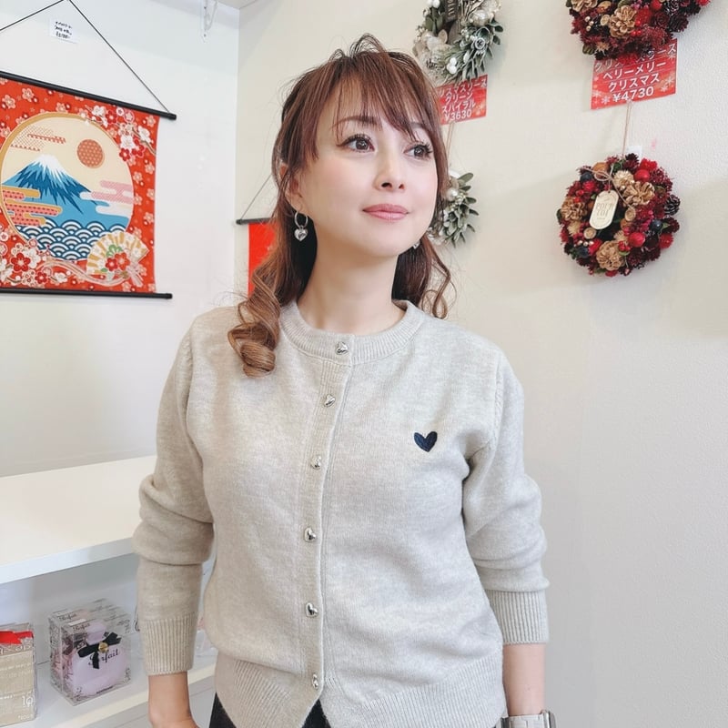 グレー ハート刺繍 ボタン付きカーディガン ハート刺繍＆ボタンカーディガン | Minayo Select