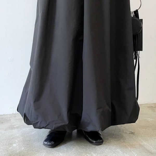 こすもすん　ゆるネックのバルーンワンピース　コットン黒 春〜夏、心地よく過ごせる ふわっと軽いコットンリネン