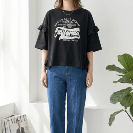 袖フリルロゴTシャツ
