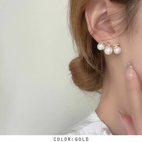 大粒3連フェイクパールイヤリング（両耳用２個セット）
