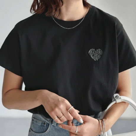 ハートロゴラメ刺繍コンパクトTシャツ