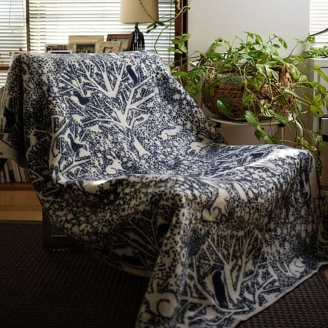 KLIPPAN"ウールブランケット シングル / rabbits play,birds rest -forest- (ネイビー)"