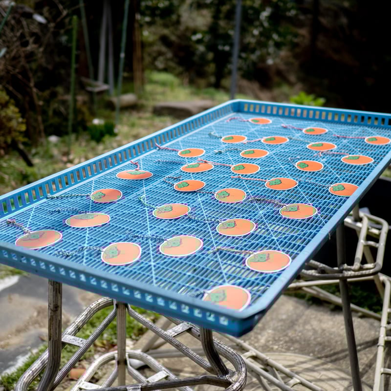 ☆黒織部つるし柿文様☆四方筒　杯 ☆黒織部つるし柿文様☆四方筒 杯 oribetsutsumukozuke4.jpg