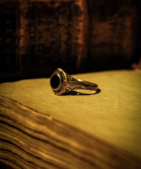 onyx & leaf vintage silver ring