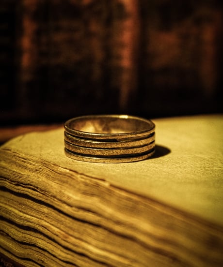 Wide line vintage silver ring