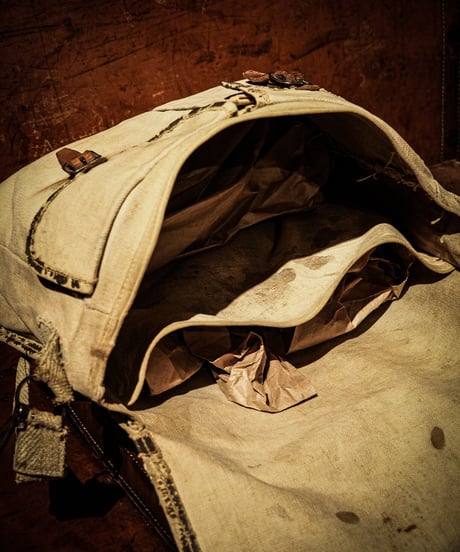 Vintage canvas shoulder bag