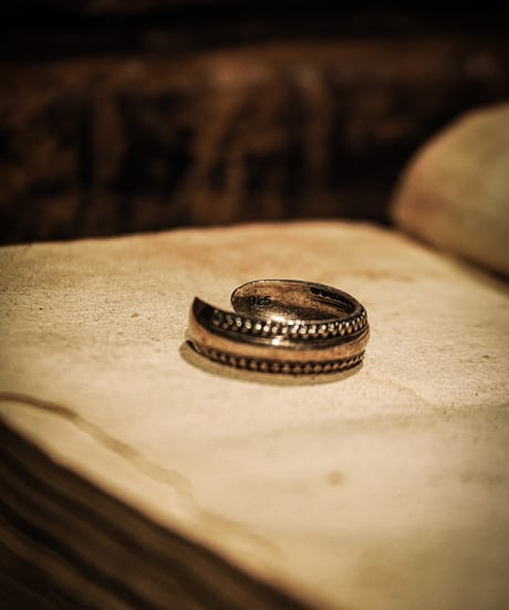 Line half vintage sterling silver ring