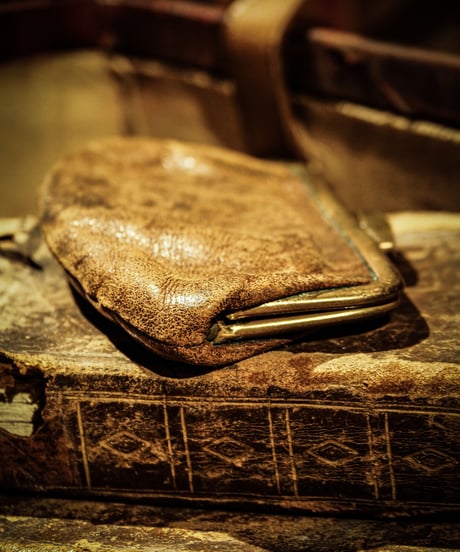 Leather vintage clasp coin purse