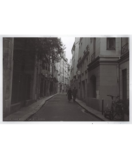 PARIS PHOTO POST CARD  [ Walk in the alley ]