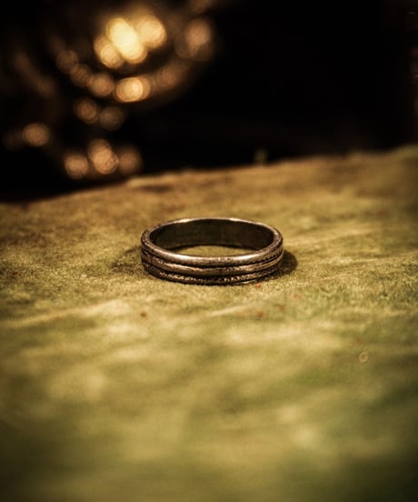 Line vintage silver ring