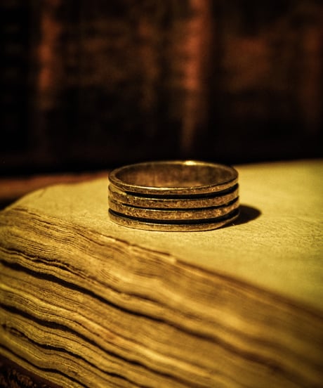 Wide line vintage silver ring