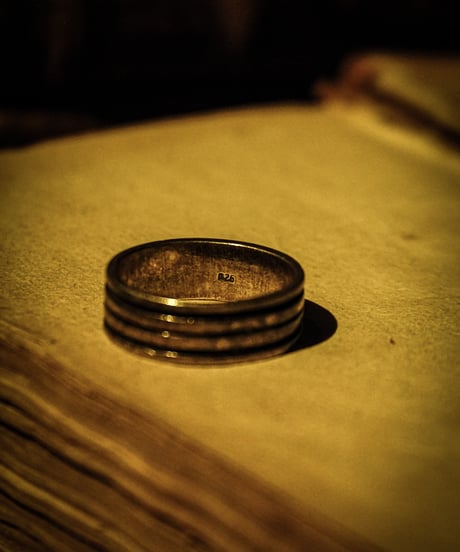 Wide line vintage silver ring