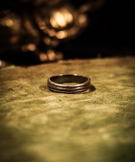 Line vintage silver ring