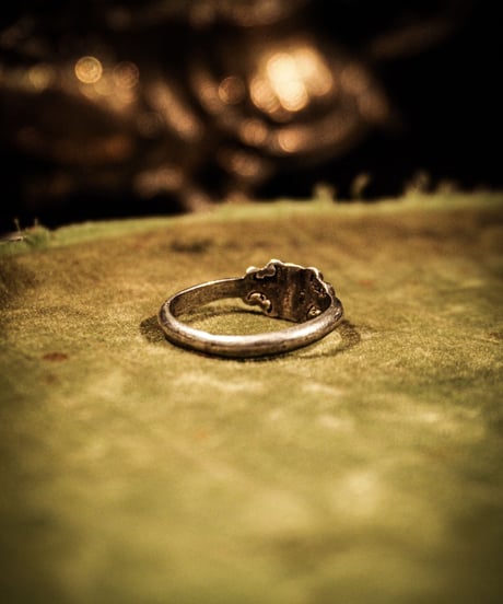 Pillar vintage silver ring
