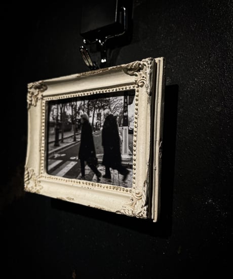 PARIS PHOTO [ Pedestrian crossing ]