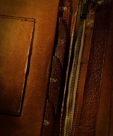 Leather 9P England  engraving vintage Bi-fold wallet