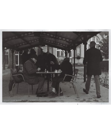 PARIS PHOTO POST CARD [ Chess in the park ]