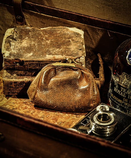 Leather vintage clasp coin purse