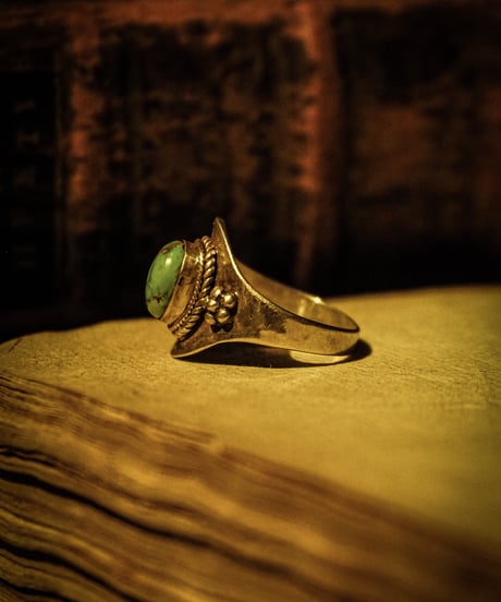Turquoise stone vintage silver ring