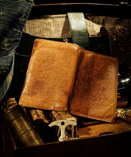 Leather 9P England  engraving vintage Bi-fold wallet