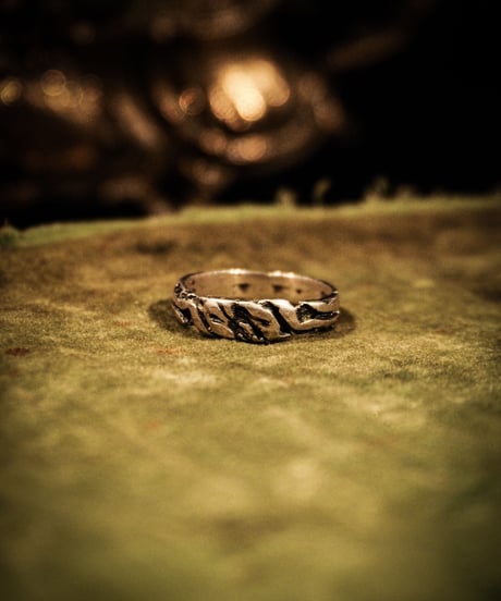 Rock texture vintage silver ring