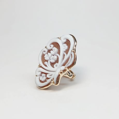 4P23 K10 Ear Cuff (Cameo/Shell)