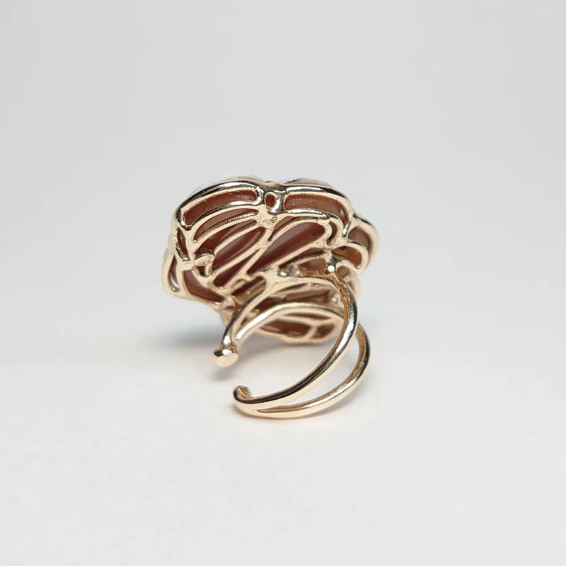 4P23 K10 Ear Cuff (Cameo/Shell) | la luce del sole