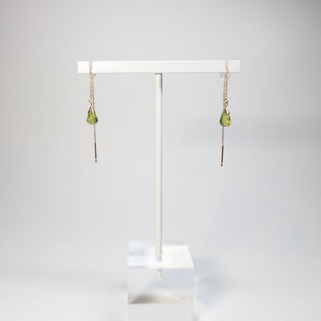 20o11 K18 Earrings (Peridot)
