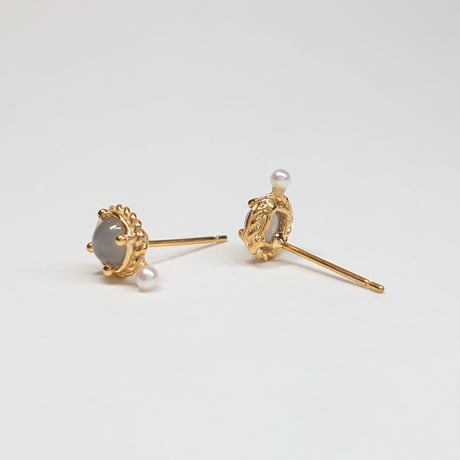 4P69 SV(K18) Earrings(Glay moonstone)
