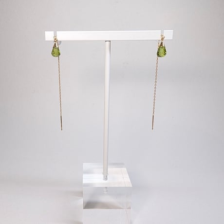 20o11 K18 Earrings (Peridot)