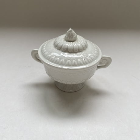 20世紀　イタリア製　バサーノ　ムタルディエ　白い陶器　マーガレット