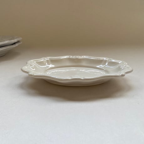 ２０世紀後半　ムスティエ　ラリエ　プチ・ラヴィエ　白い陶器
