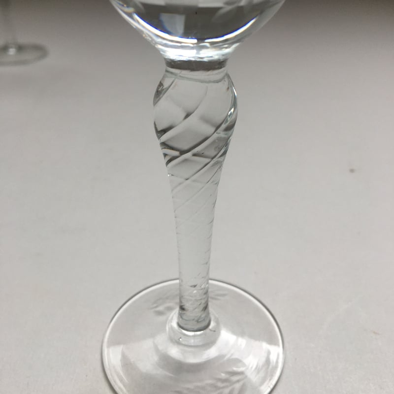 アンティーク　カットガラスの器　お花の形 アンティーク カットガラスの器 お花の形 アンティーク カットガラスの