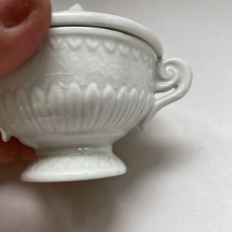 20世紀　イタリア製　バサーノ　ムタルディエ　白い陶器　マーガレット