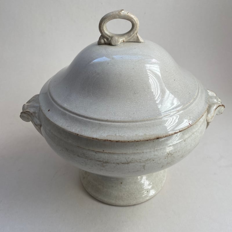 19世紀後半 リュネヴィル スーピエール 白い陶器 アカンサスの取っ手 