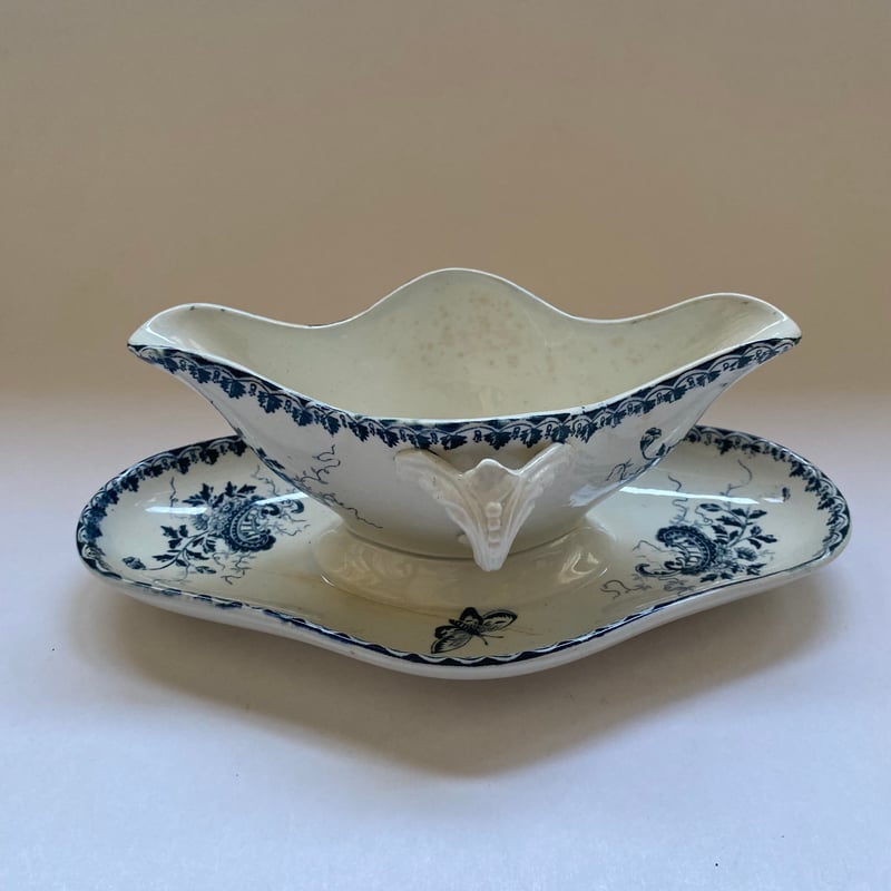 フランスアンティーク Limoges ロカイユスタイル 白磁のソーシエール フランスアンティーク Limoges ロカイユスタイル 白磁のソーシエール