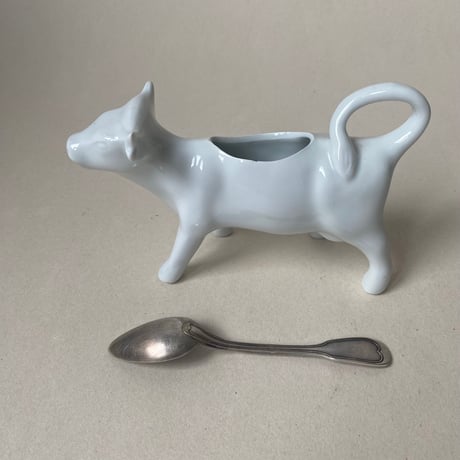 20世紀後半　アピリコ？　ポタレ　子うし型　白磁