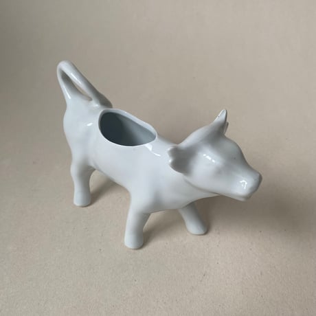 20世紀後半　アピリコ？　ポタレ　子うし型　白磁