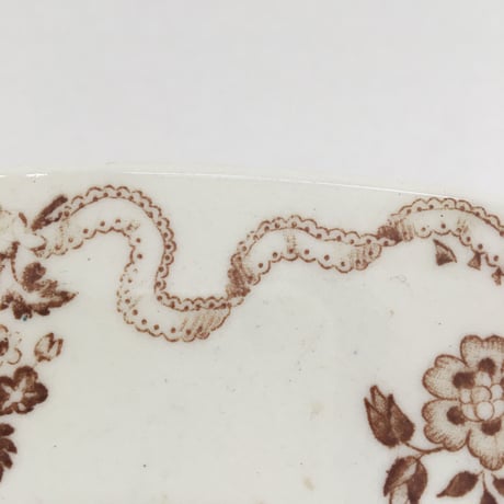 １９世紀後半　ジアン　オズボーン　プラ・オーヴァル３２cm   野ばらとリボン柄　マロン