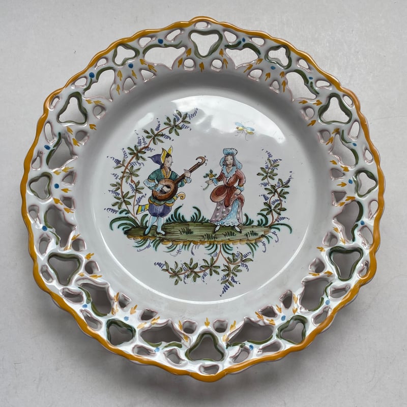 ムスティエ　美しい多色使いの飾り皿 ムスティエ カップ&ソーサー 一客 ムスティエ 美しい多色使いの飾り皿