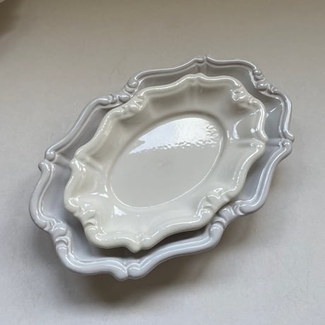 ２０世紀後半　ムスティエ　ラリエ　プチ・ラヴィエ　白い陶器