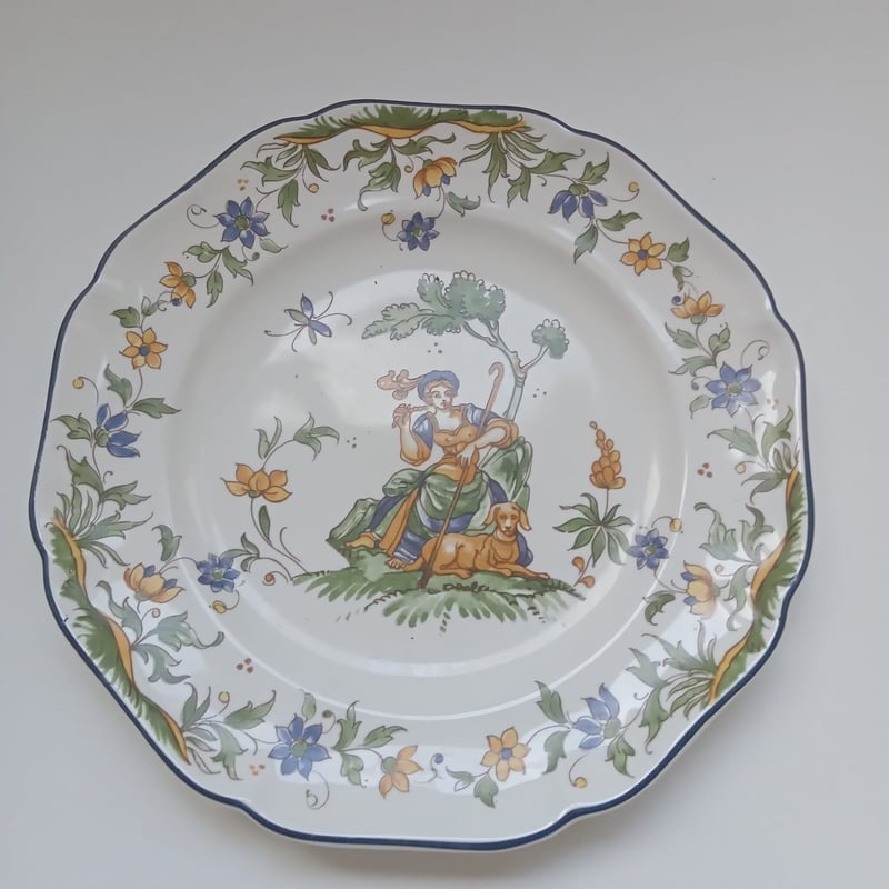 ムスティエ美しい多色使いの飾り皿