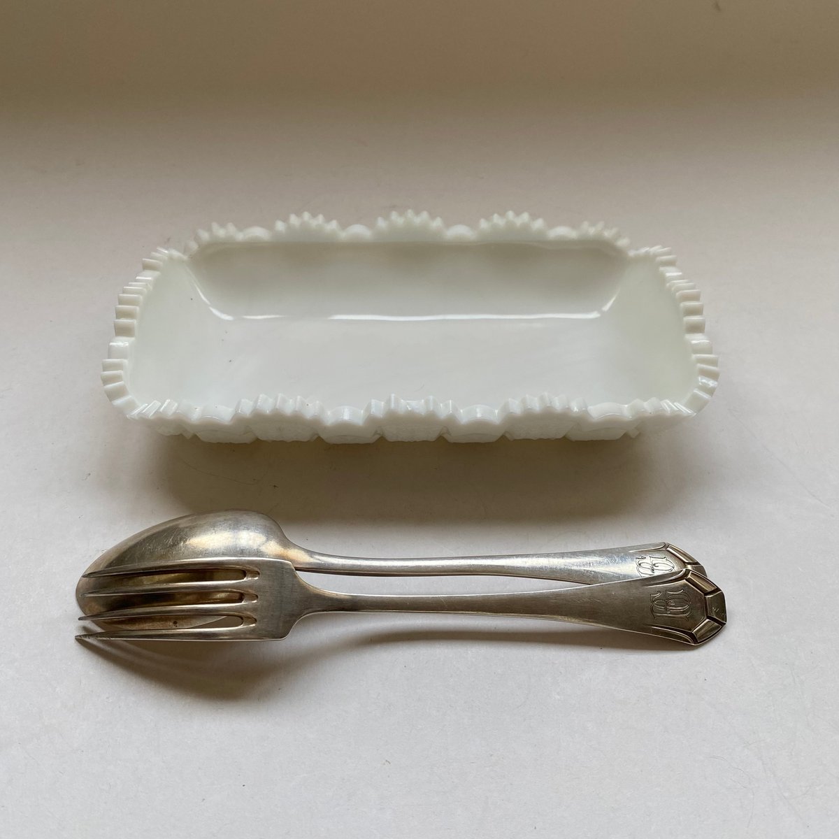 20世紀前半 ウエストモーランド ミルクグラス ヴィッド