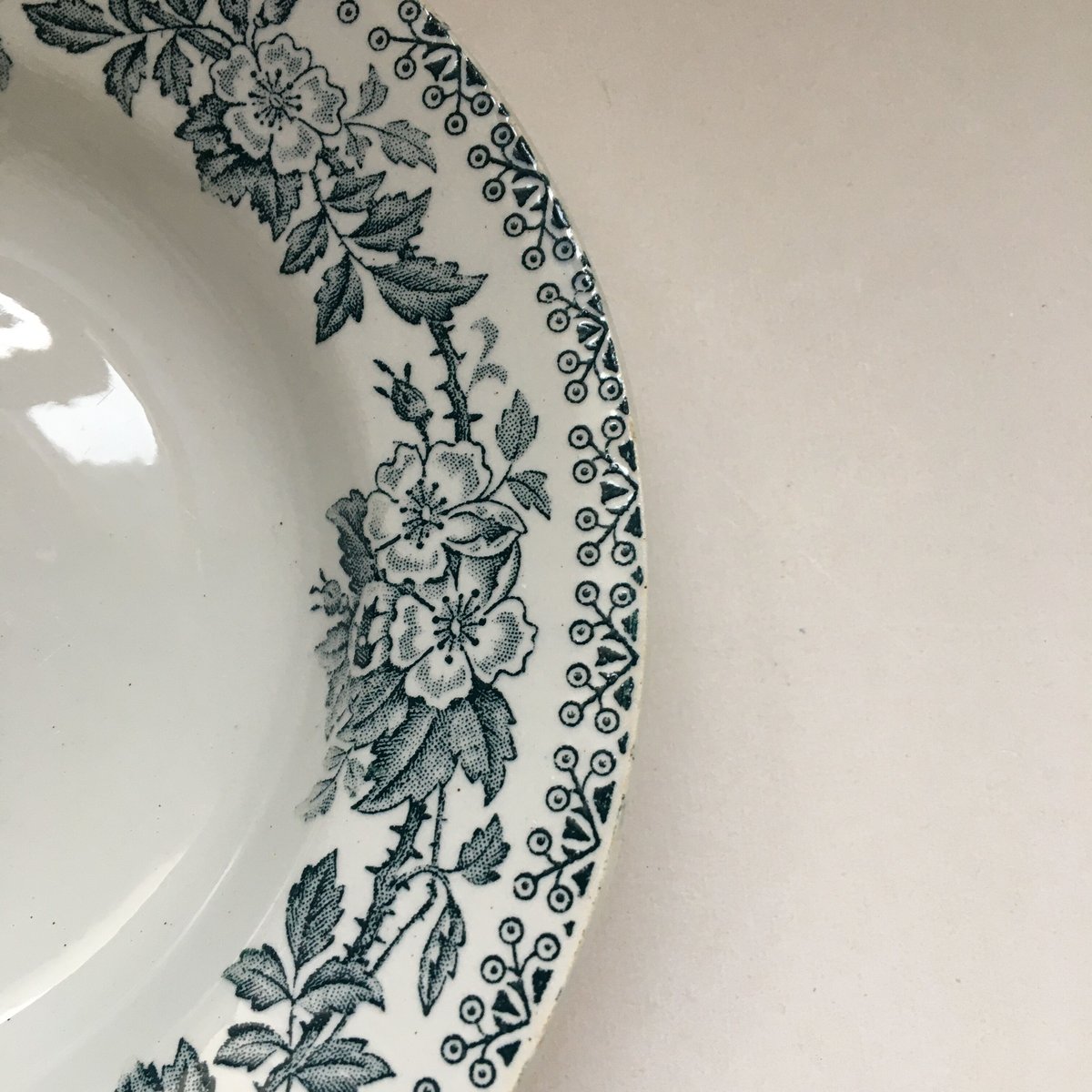 サンタマン窯 野バラ模様 エタブリスマン・デブレイ