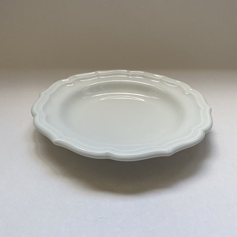 1960年代 ジアン 花リム スーププレート 白い陶器 | campagne à 1960年代 ジアン 花リム スーププレート 白い陶器 | campagne à