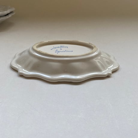 ２０世紀後半　ムスティエ　ラリエ　プチ・ラヴィエ　白い陶器