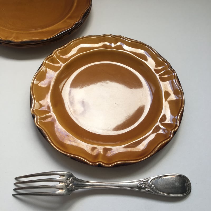 Brocante - 1960年代フランスヴァラージュADPプロヴァンス　デザートプレートはちみつ色 1960年代 ヴァラージュ ADP ファイアンス・オート
