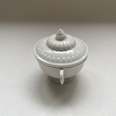 20世紀　イタリア製　バサーノ　ムタルディエ　白い陶器　マーガレット