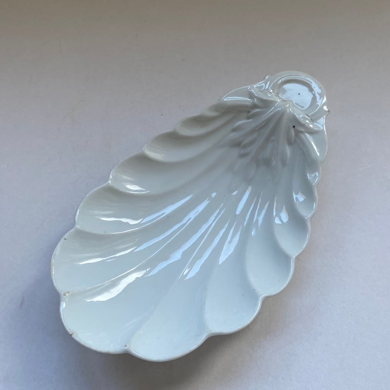 アンティーク　シェル　ラヴィエ　A french vintage ravier / 白磁のシェルラヴィエ a | VIRON