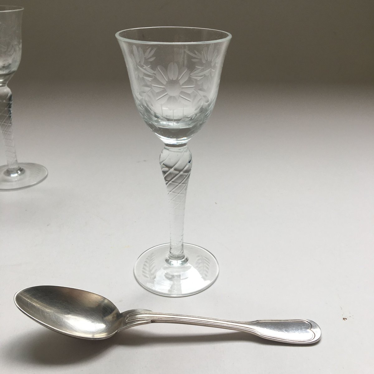 ライトニングアートグラス、リキュールグラスの中に